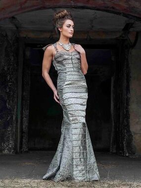 Runway 2021 “Snake Charmer” Metallic Silver-Gray Mermaid Evening Gown size 8